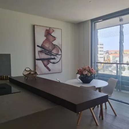 Luxury Apartment *